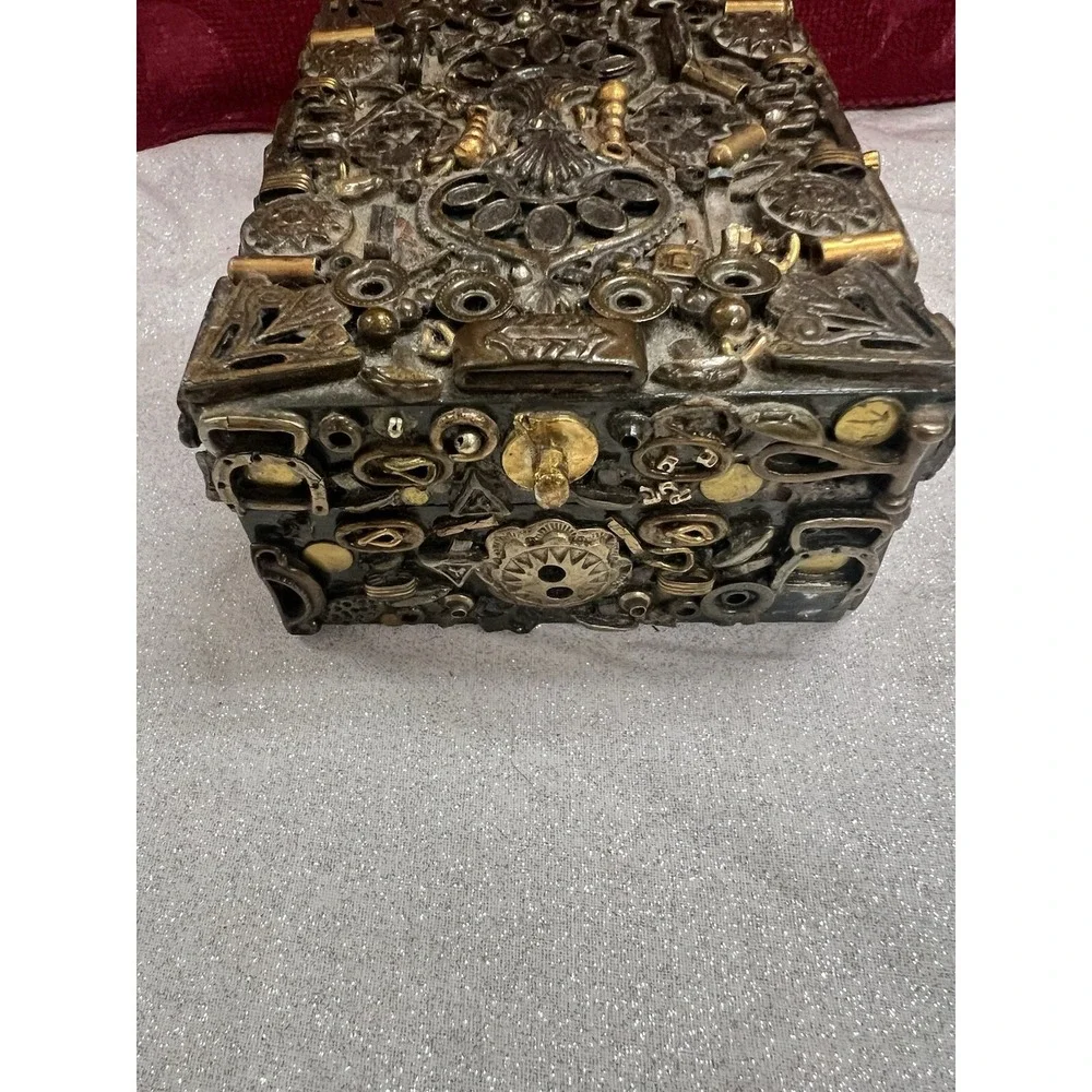 UNIQUE VINTAGE TRINKET BOX A LITTLE OF ALL‎ 4.5 X 3.5 (1505)